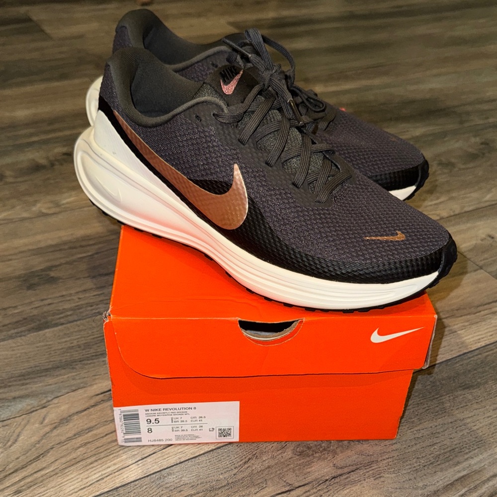 Nike Revolution 8 Running Shoe - Women's Sz 9.5